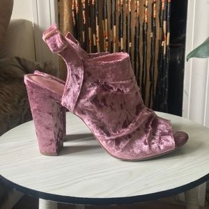Chunky Heel in Mauve Velvet